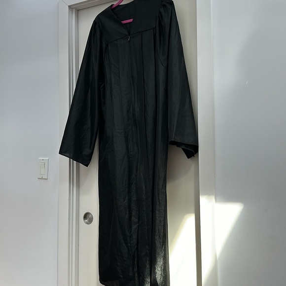 Graduation gown . Color black - Picture 2 of 7